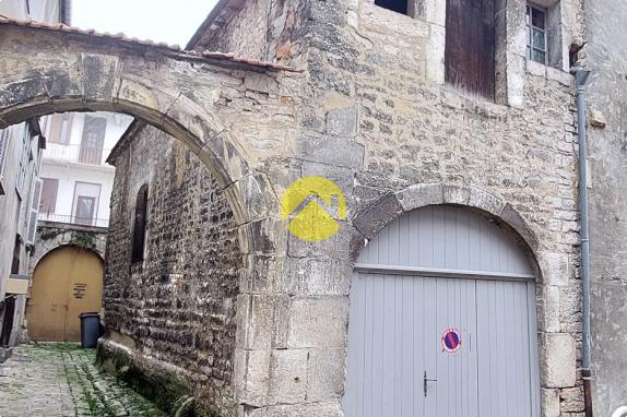 MAISON ET DÉPENDANCES