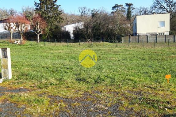 TERRAIN CONSTRUCTIBLE 908 M2