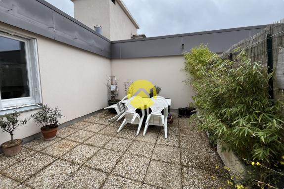 APPARTEMENT AVEC GRANDE TERRASSE