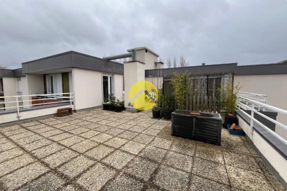 APPARTEMENT AVEC GRANDE TERRASSE