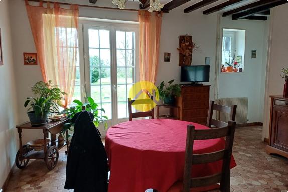 CHARMANTE MAISON 162 M2 SUR + d'1 Ha (BIEN RARE)