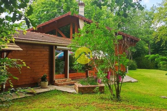 Maison  en bois avec piscine