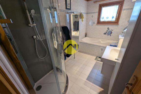 Maison  en bois avec piscine