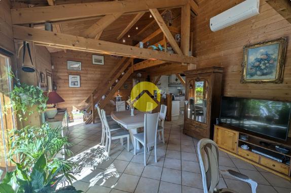 Maison  en bois avec piscine