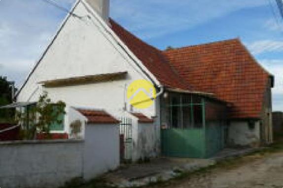 MAISON ET DEPENDANCES A AMENAGER