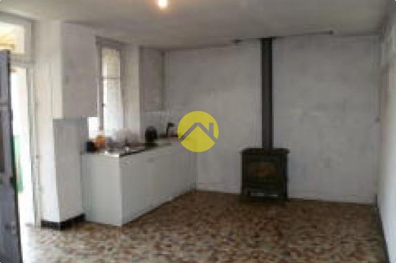 MAISON ET DEPENDANCES A AMENAGER
