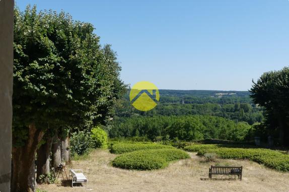 PROPRIETE D'EXCEPTION AVEC CHATELET