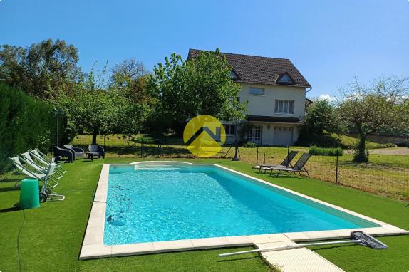 BELLE MAISON AVEC PISCINE
