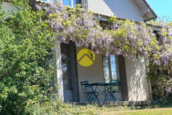 BELLE MAISON AVEC PISCINE