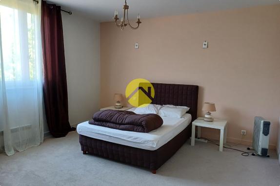 BELLE MAISON AVEC PISCINE
