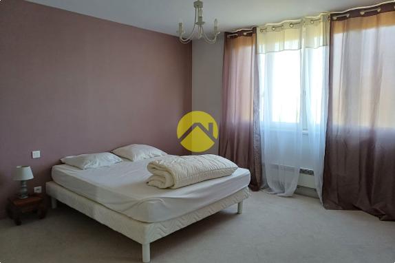 BELLE MAISON AVEC PISCINE