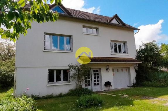 BELLE MAISON AVEC PISCINE