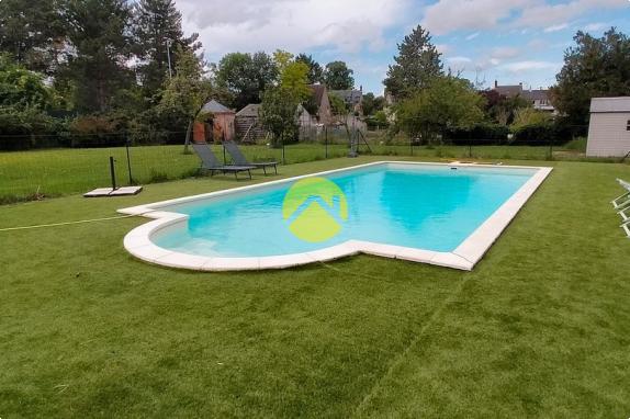 BELLE MAISON AVEC PISCINE