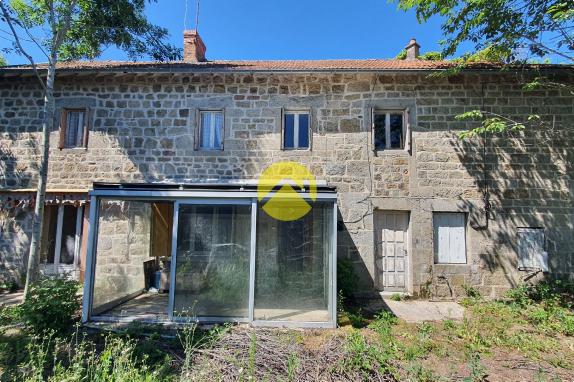 MAISON EN PIERRE