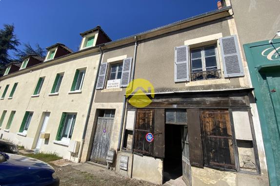 Immeuble et maison à rénover