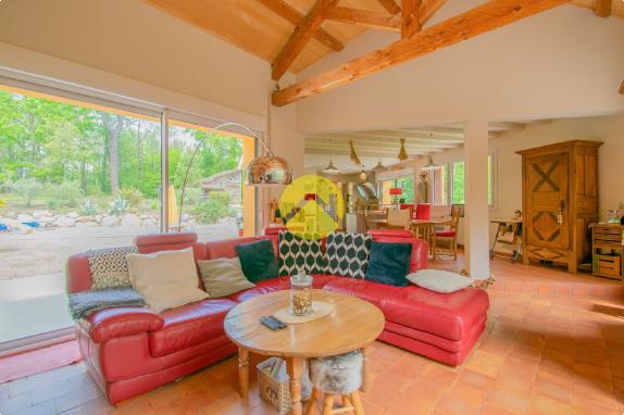 Magnifique maison sur 2.7Ha