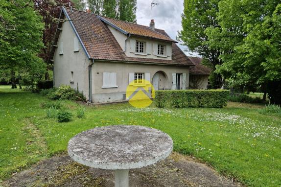 MAISON DE MAÎTRE AVEC GRAND PARC 