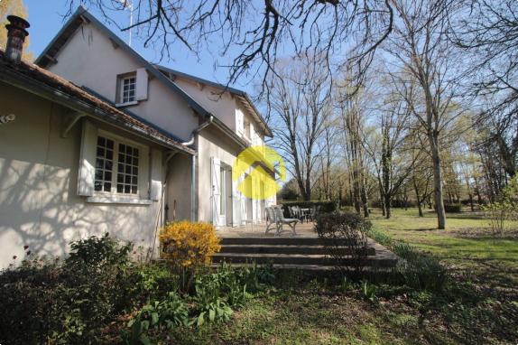 MAISON DE MAÎTRE AVEC GRAND PARC 