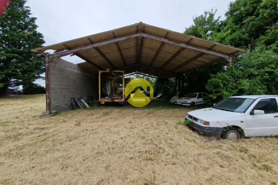 TERRAIN de 2186 m² AVEC HANGAR