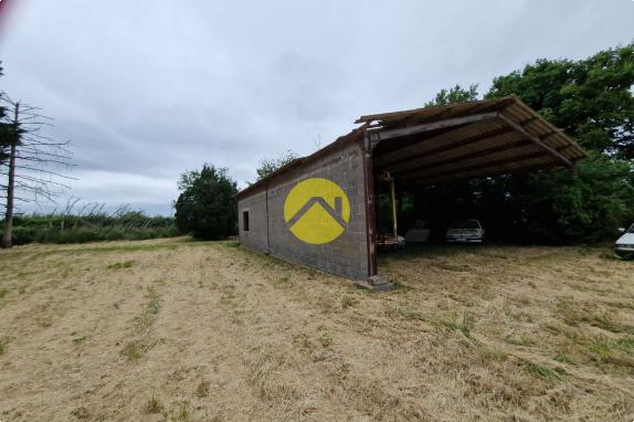 TERRAIN de 2186 m² AVEC HANGAR