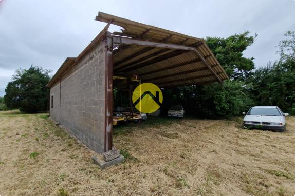 TERRAIN de 2186 m² AVEC HANGAR
