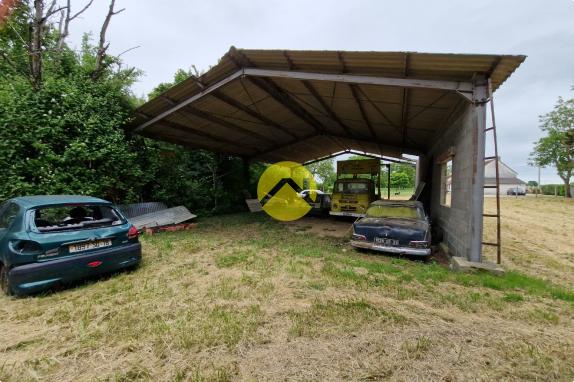 TERRAIN de 2186 m² AVEC HANGAR