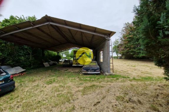 TERRAIN de 2186 m² AVEC HANGAR