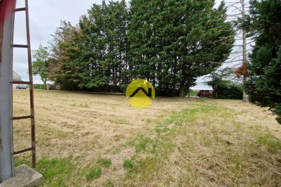 TERRAIN de 2186 m² AVEC HANGAR