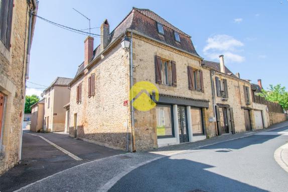 Immeuble avec commerce et app. 2 ch