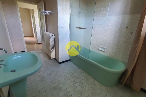 maison dans bourg thermal