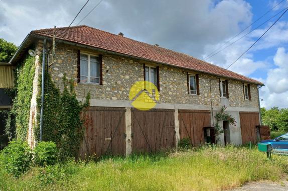 Maison mitoyenne à fort potentiel