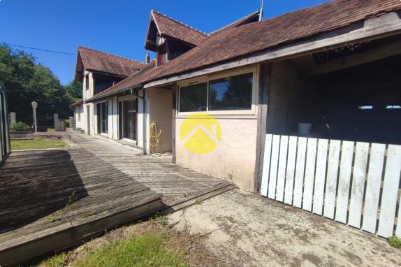Longère dans son cadre bucolique