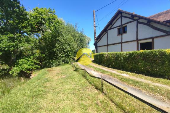 Longère dans son cadre bucolique