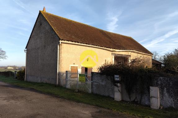 Corps de ferme proche village