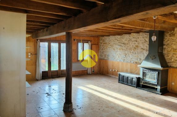 Corps de ferme proche village