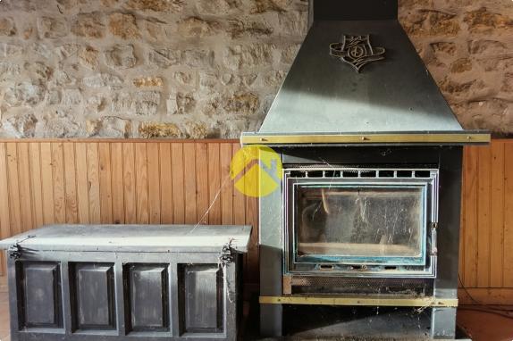 Corps de ferme proche village