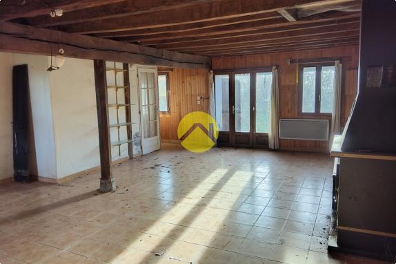 Corps de ferme proche village