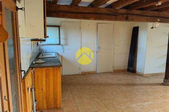 Corps de ferme proche village