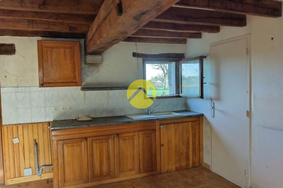 Corps de ferme proche village