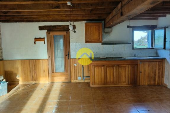 Corps de ferme proche village