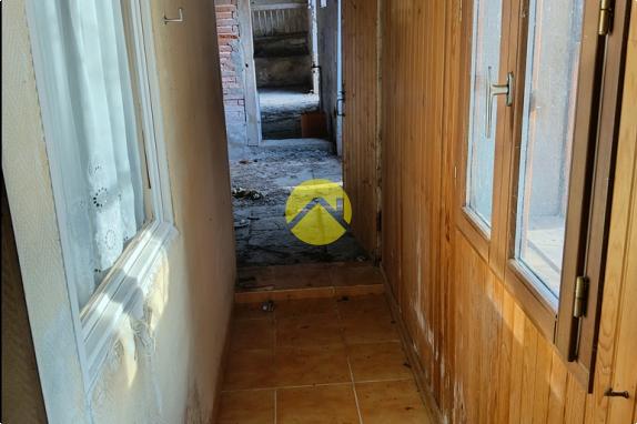 Corps de ferme proche village