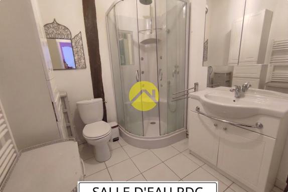 IMMEUBLE MIXTE/LICENCE IV