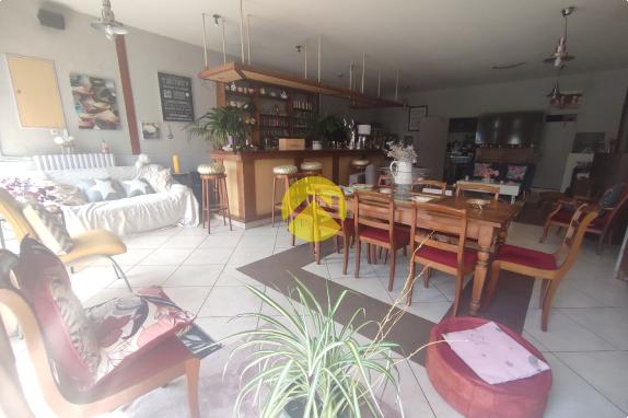 IMMEUBLE MIXTE/LICENCE IV