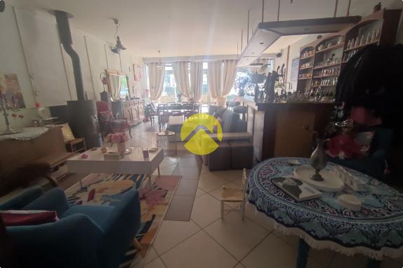 IMMEUBLE MIXTE/LICENCE IV