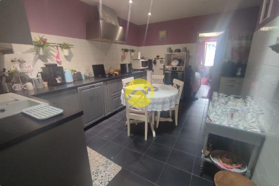 IMMEUBLE MIXTE/LICENCE IV