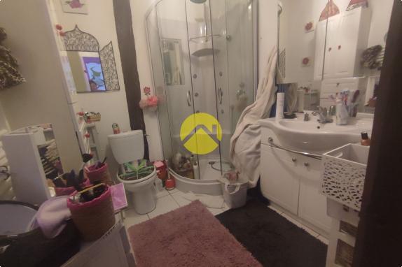 IMMEUBLE MIXTE/LICENCE IV