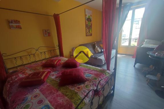 IMMEUBLE MIXTE/LICENCE IV