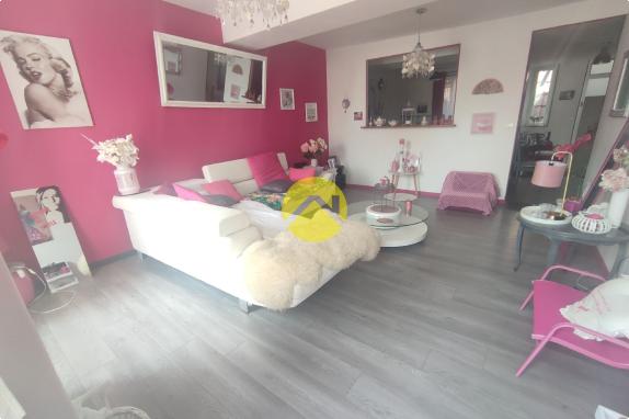IMMEUBLE MIXTE/LICENCE IV