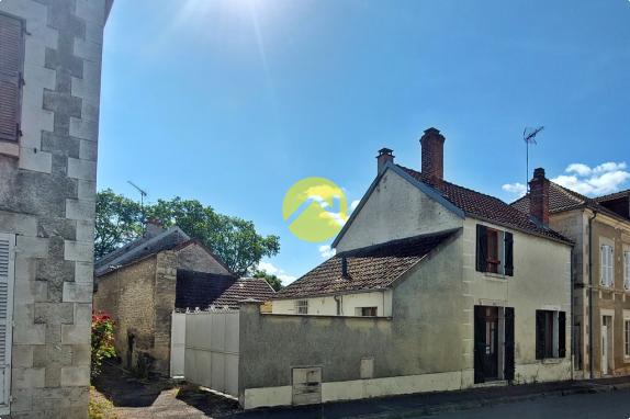 CENTRE BOURG AVEC DÉPENDANCES