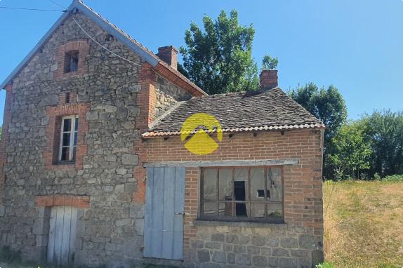MAISON DE VILLAGE A RENOVER